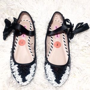 Brand NEW! Betsy Johnson Flip Sequin Flats Size 7